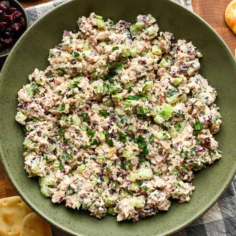 Kyllingesalat med tranebær og valnødder