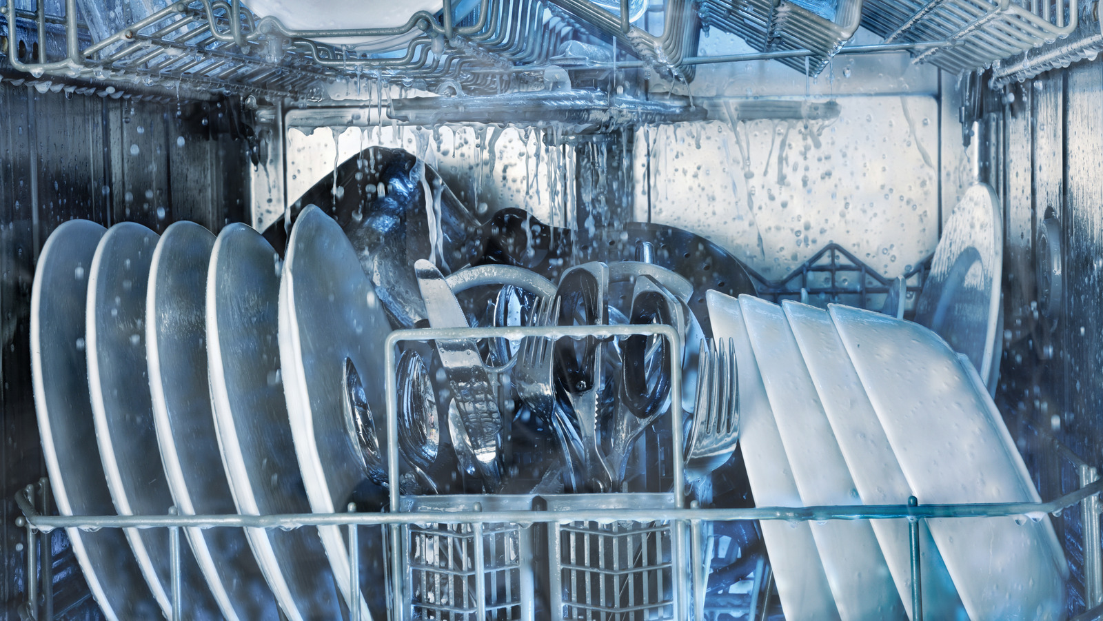 This Towel Trick Prevents Water Spots On Dishes

