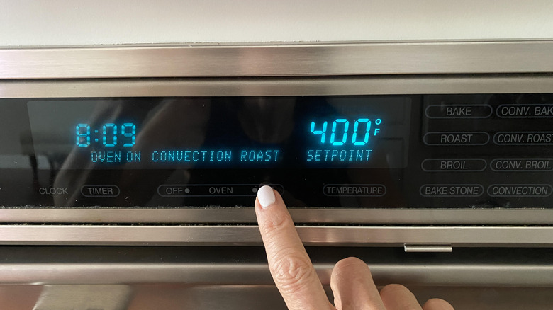 finger setting oven temperature