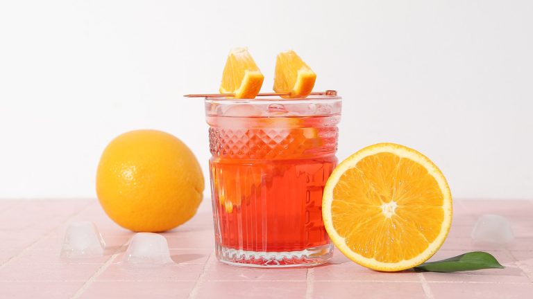 The 3-Ingredient Cocktail That Tastes Like Summer In A Glass

