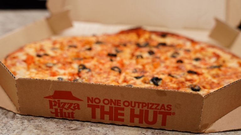 Why Pizza Hut In The '90s Just Hit Different And What Nostalgic Diners Miss Most Of All

