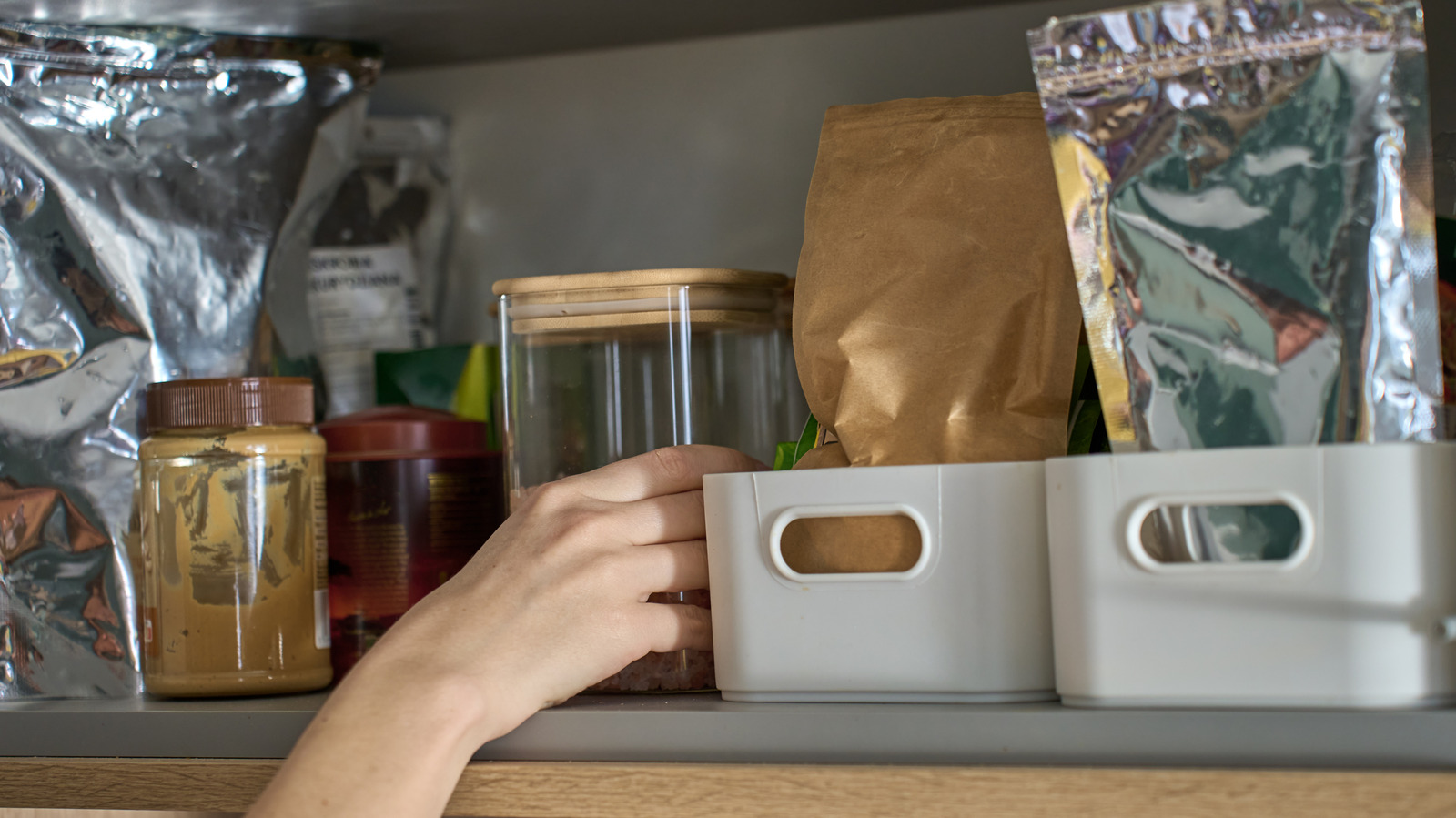 7 Common Pantry Items You Should Actually Be Storing In The Fridge

