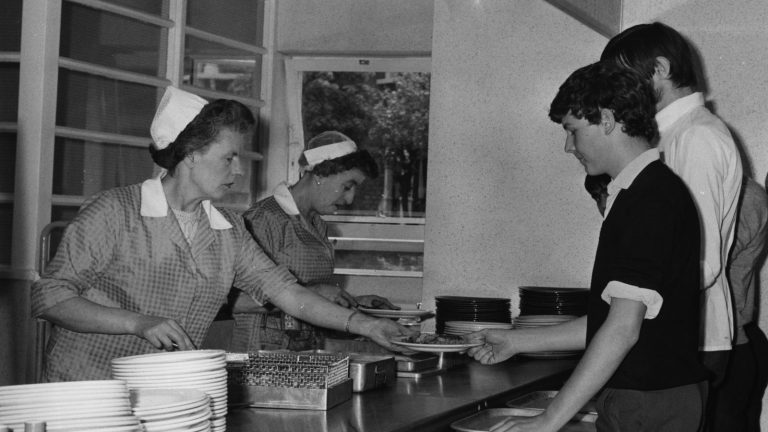 This Southern Cafeteria-Style Restaurant Chain Has Been Serving Up Comfort Foods Since The '40s

