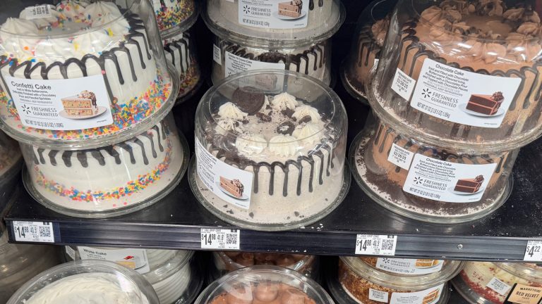 This Is How Long A Walmart Bakery Cake Actually Lasts, According To The Chain


