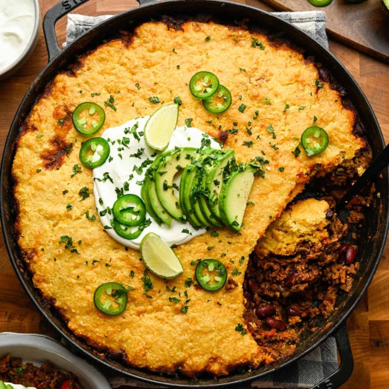 Chili-pai med majsbrødtopping