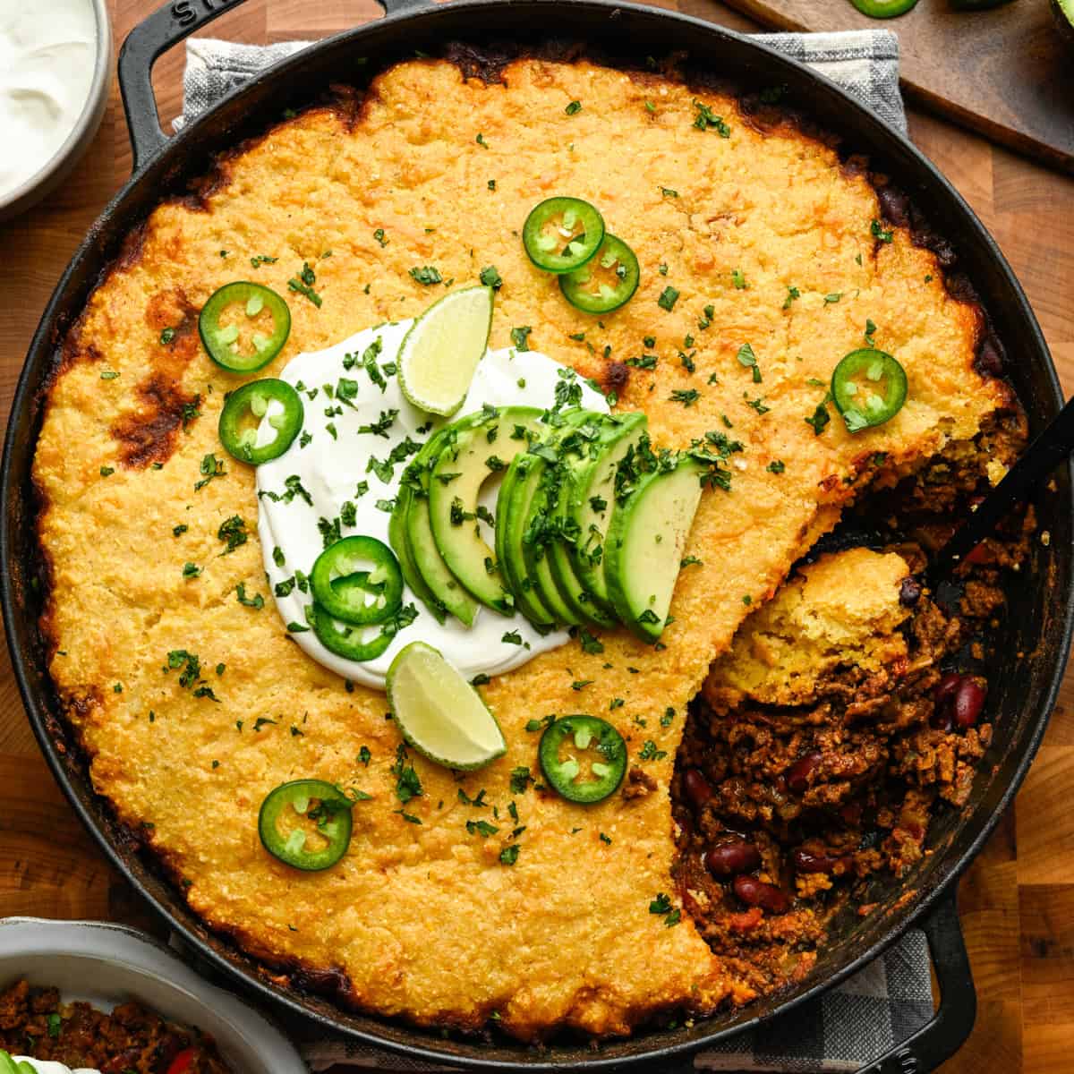 Chili-pai med majsbrødtopping