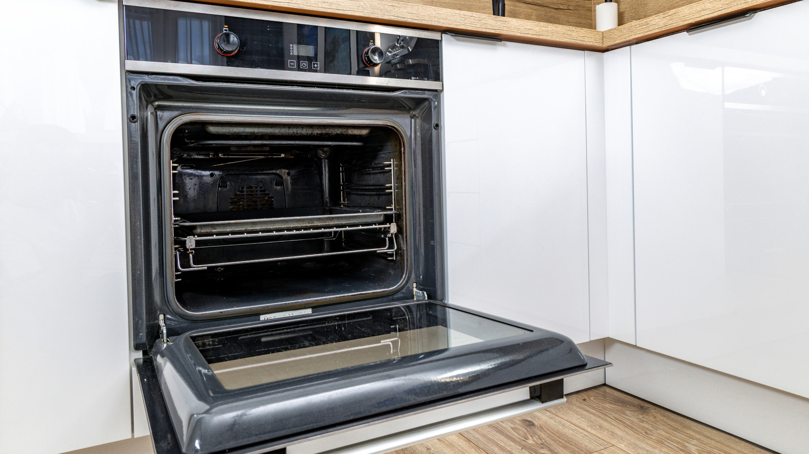 These 4 Everyday Oven Habits Can Lead To Costly Repairs

