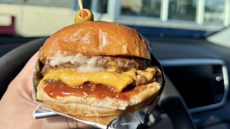 The Retro '30s Fast Food Chain That Built A Small Empire In Ohio (It Still Exists)

