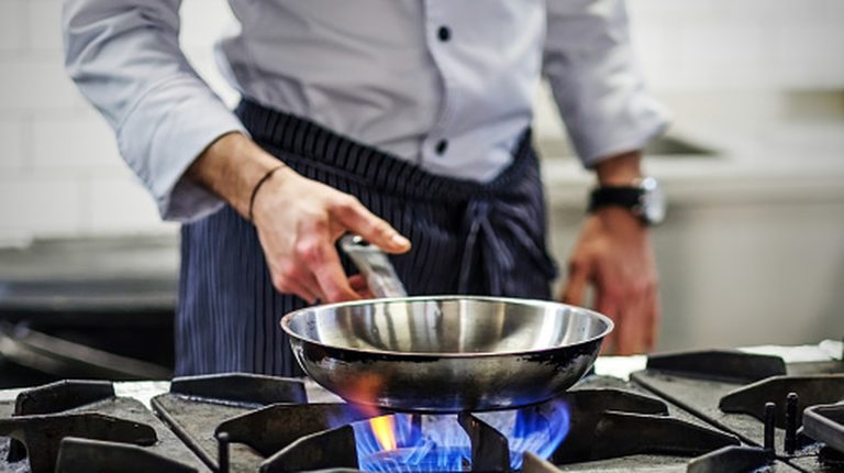Cook With Stainless Steel Like A Pro Using This Easy Testing Tip

