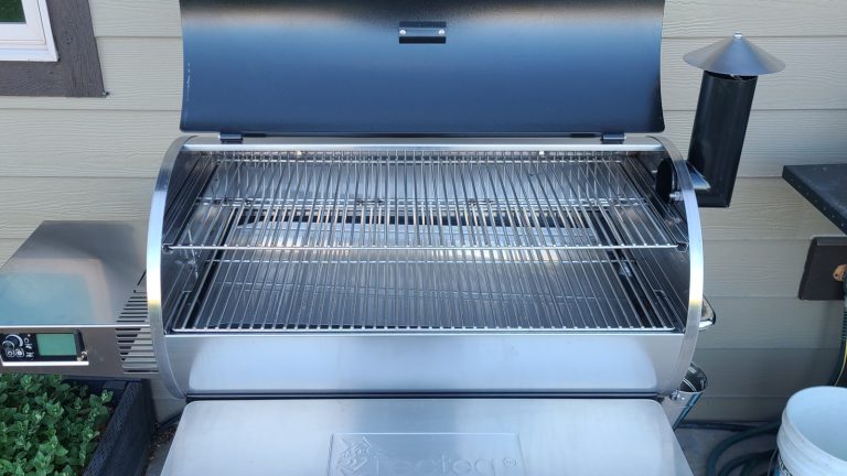 Most Cheap BBQ Smokers Have The Same Annoying Flaw

