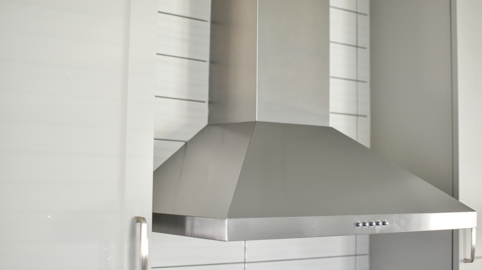 Here's What Your Range Hood Actually Does While You Cook