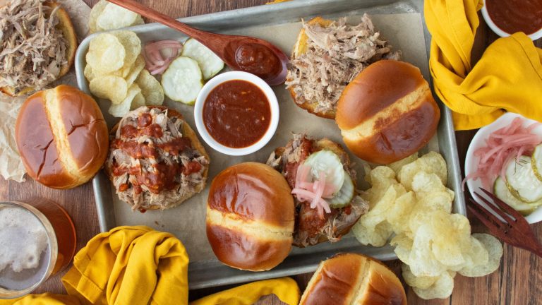 Slow Cooker Texas Pulled Pork Sandwich Recipe

