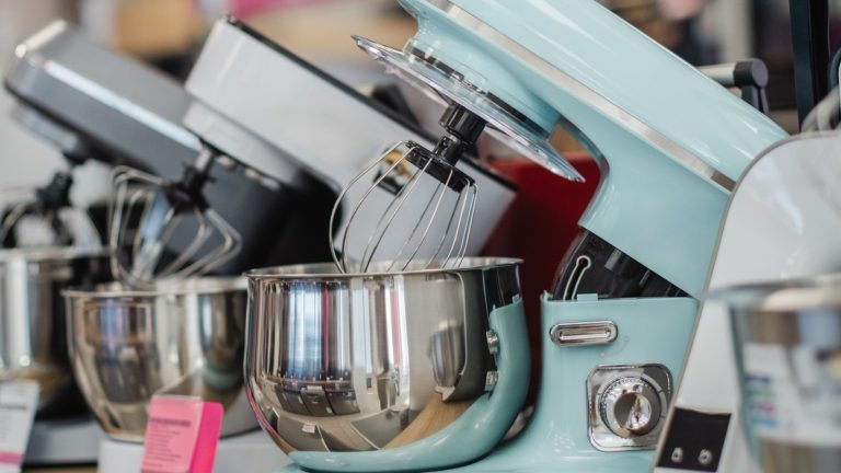 Here's What The World's First KitchenAid Mixer Looked Like In 1919

