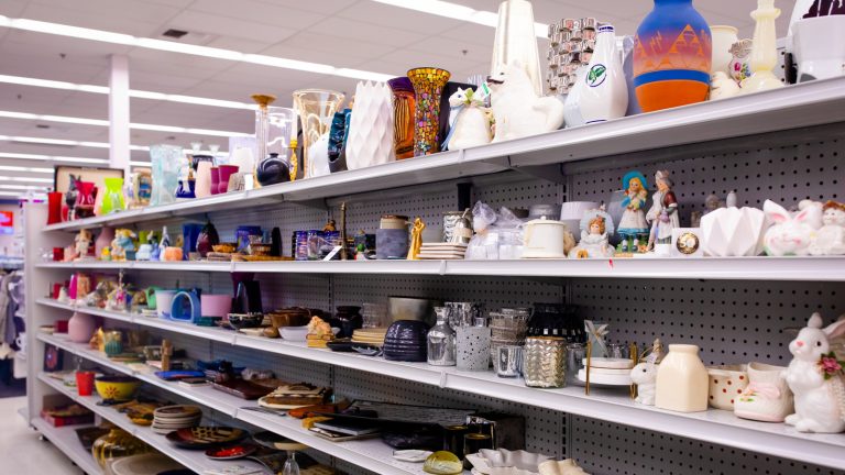 The Rare Pyrex Bowl You Should Always Grab If You Spot It At A Thrift Store

