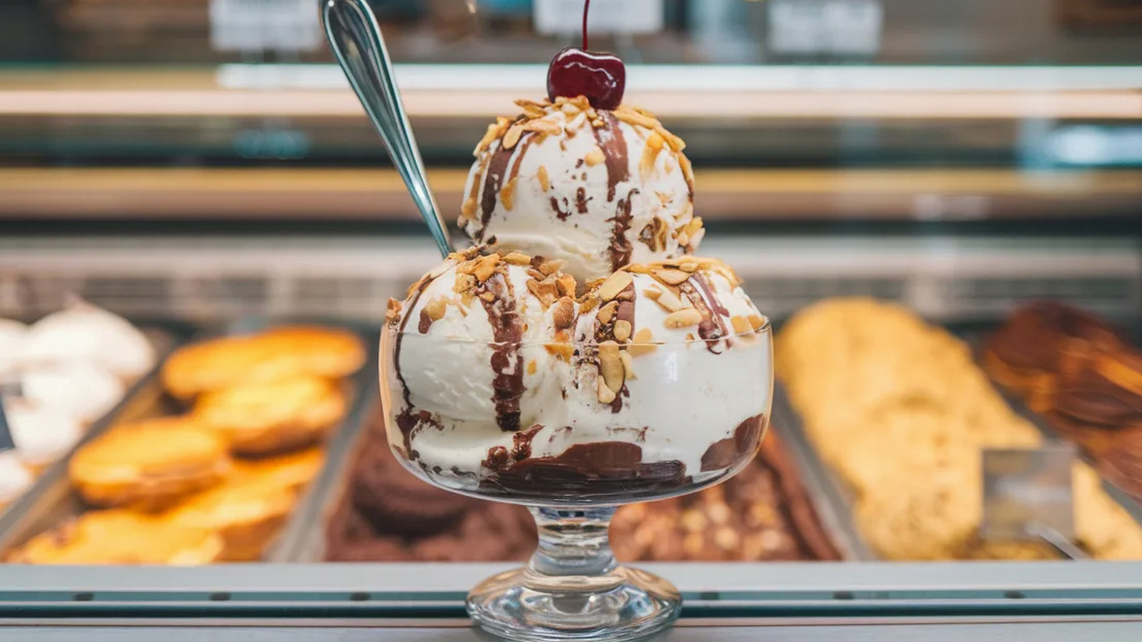 8 Nostalgic Ice Cream Shops That Still Exist, & 4 That Sadly Closed

