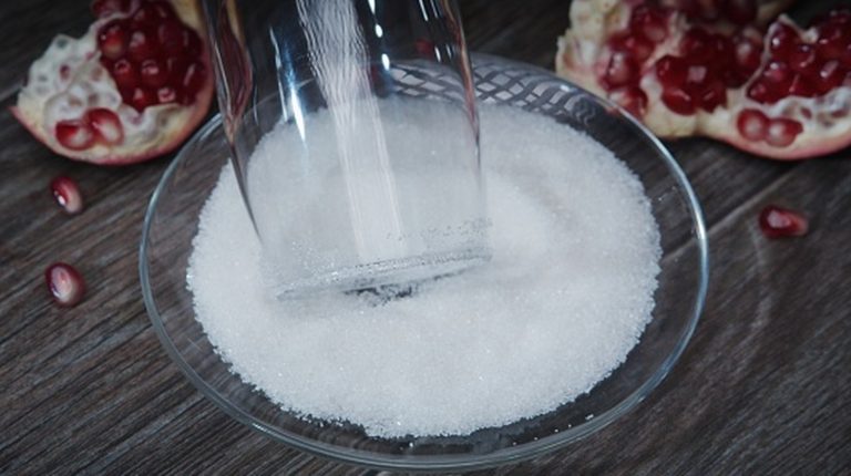 This 99-Cent Candy Instantly Turns Any Cocktail Into A Fizzy, Unforgettable Drink

