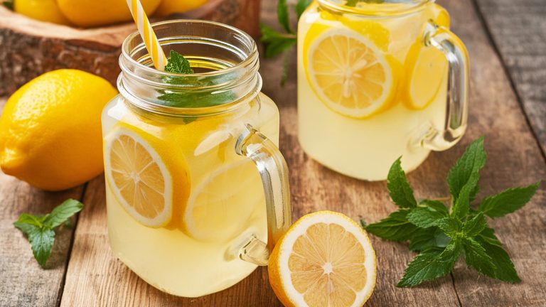 The Refreshing Lemonade Cocktail Your Summer Cookout Desperately Needs Is Only 3 Ingredients

