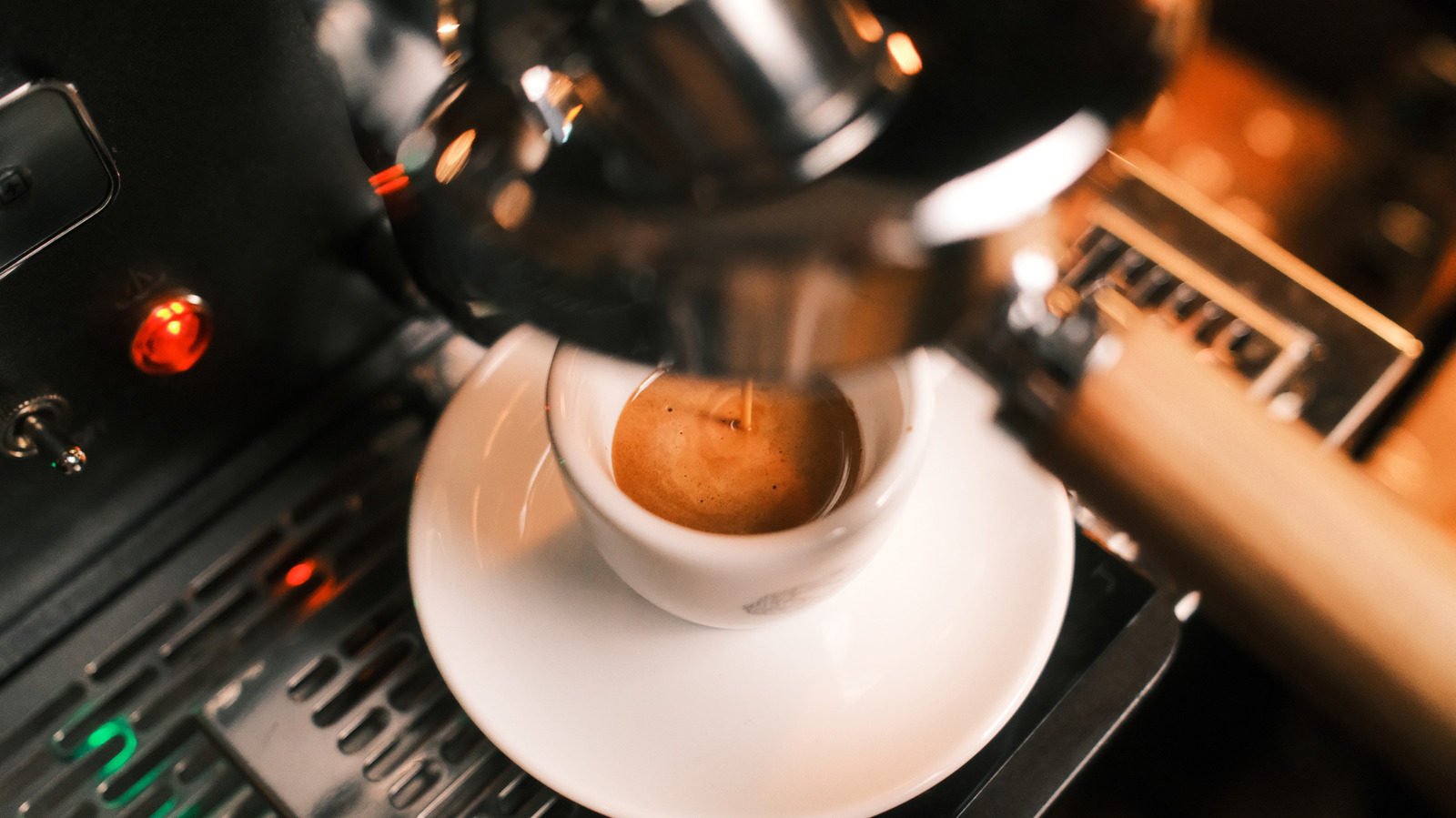 Avoid These Red Flags When Buying An Espresso Machine From A Thrift Store

