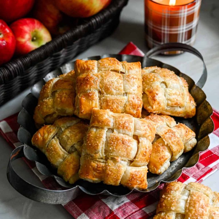Små æblepai til at spise med hånden
