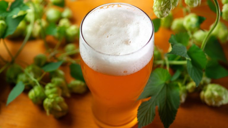 IPAs Are 10x Tastier When Paired With This Citrus (Not Lemon Or Lime)

