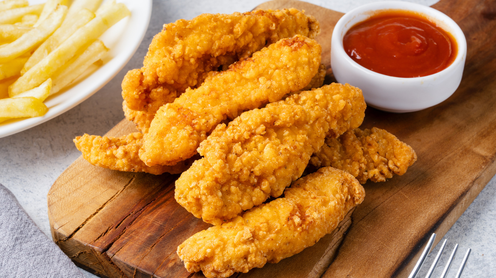 Chicken Tenders Take Way Less Effort With One Classic '60s Boxed Ingredient


