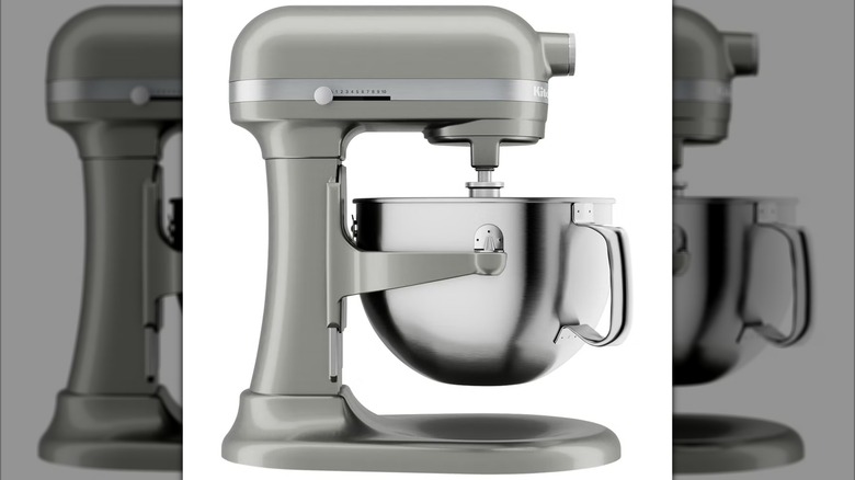 A KitchenAid stand mixer with a 6-quart bowl