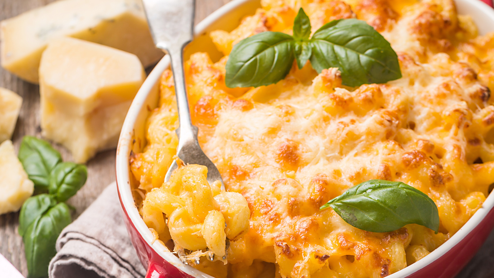 Spice Up Your Mac And Cheese By Adding One Bold Canned Soup

