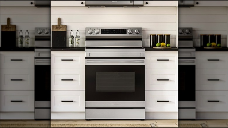 Samsung 6.3 cu. ft. Smart Freestanding ELECTRIC Range with No-Preheat Air Fry and Convection