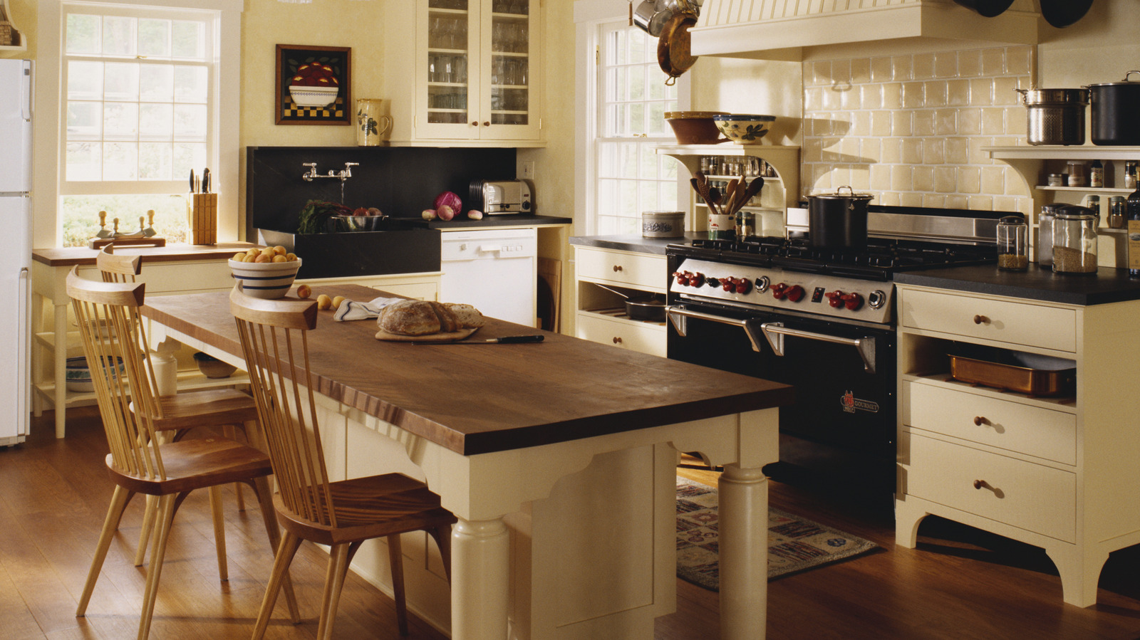 These Thrift Store Finds Bring A Touch Of Nostalgic Charm To Your Kitchen

