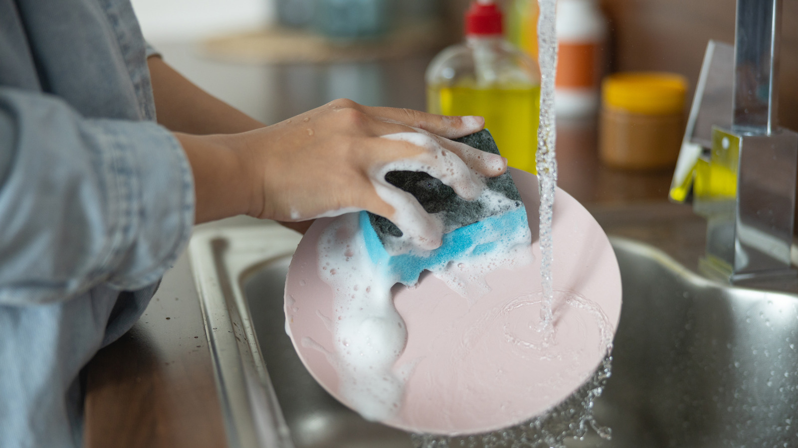 7 Kitchen Storage And Cleaning Essentials You Should Be Buying From Aldi

