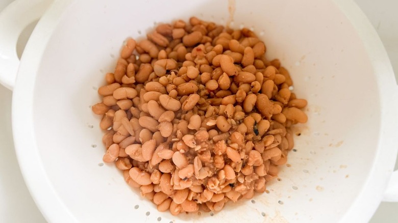 Drained Mayocoba beans in colander