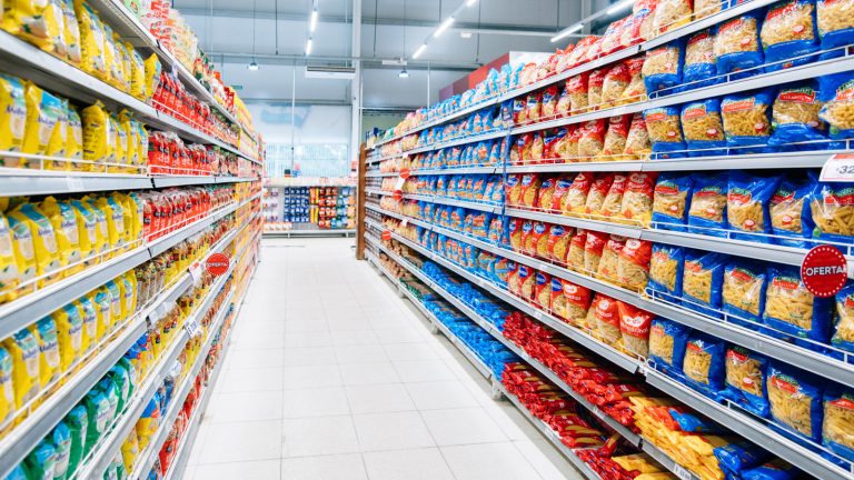 A Pro Chef Says To Avoid The Most Recognizable Store-Bought Pasta Brand In The US — Here's Why

