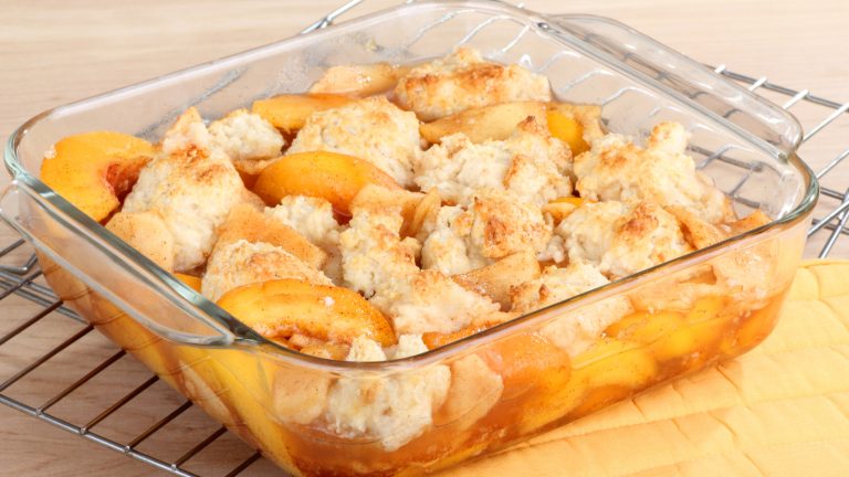 Make Leftover Peach Cobbler Taste Like New In Under 20 Minutes — Here's How

