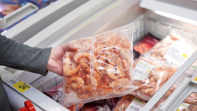 The Hands-Down Best Method For Thawing Shrimp Efficiently And Safely

