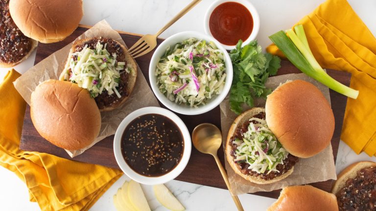 Sticky Garlic And Ginger Pork Burgers Recipe

