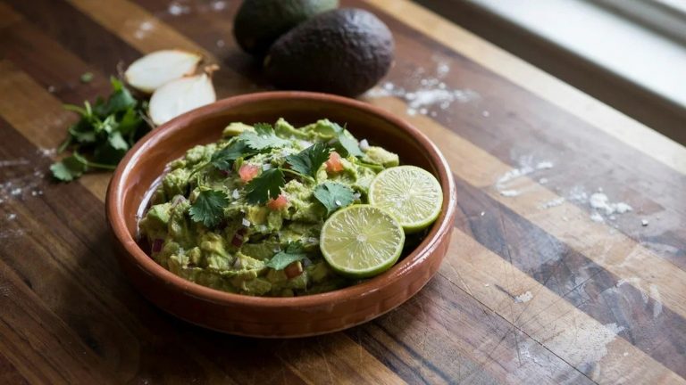10 Tips For Making The Perfect Guacamole, According To Professional Chefs

