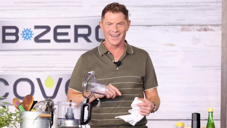 Bobby Flay's Preferred Cutting Board Brand Is Highly Recommended By Ina Garten, Rachael Ray, And Giada De Laurentiis

