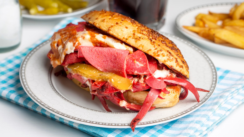 A kumru sandwich on a plate