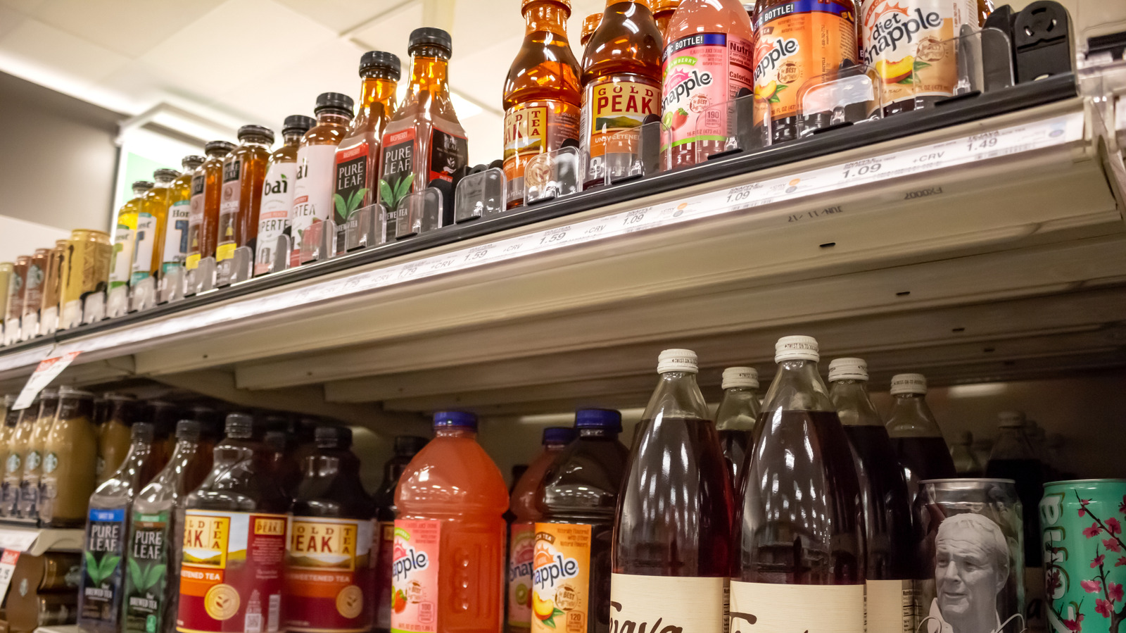 Bottled Sweet Tea Tastes Unforgettable When You Add This Fresh Fruit To The Mix

