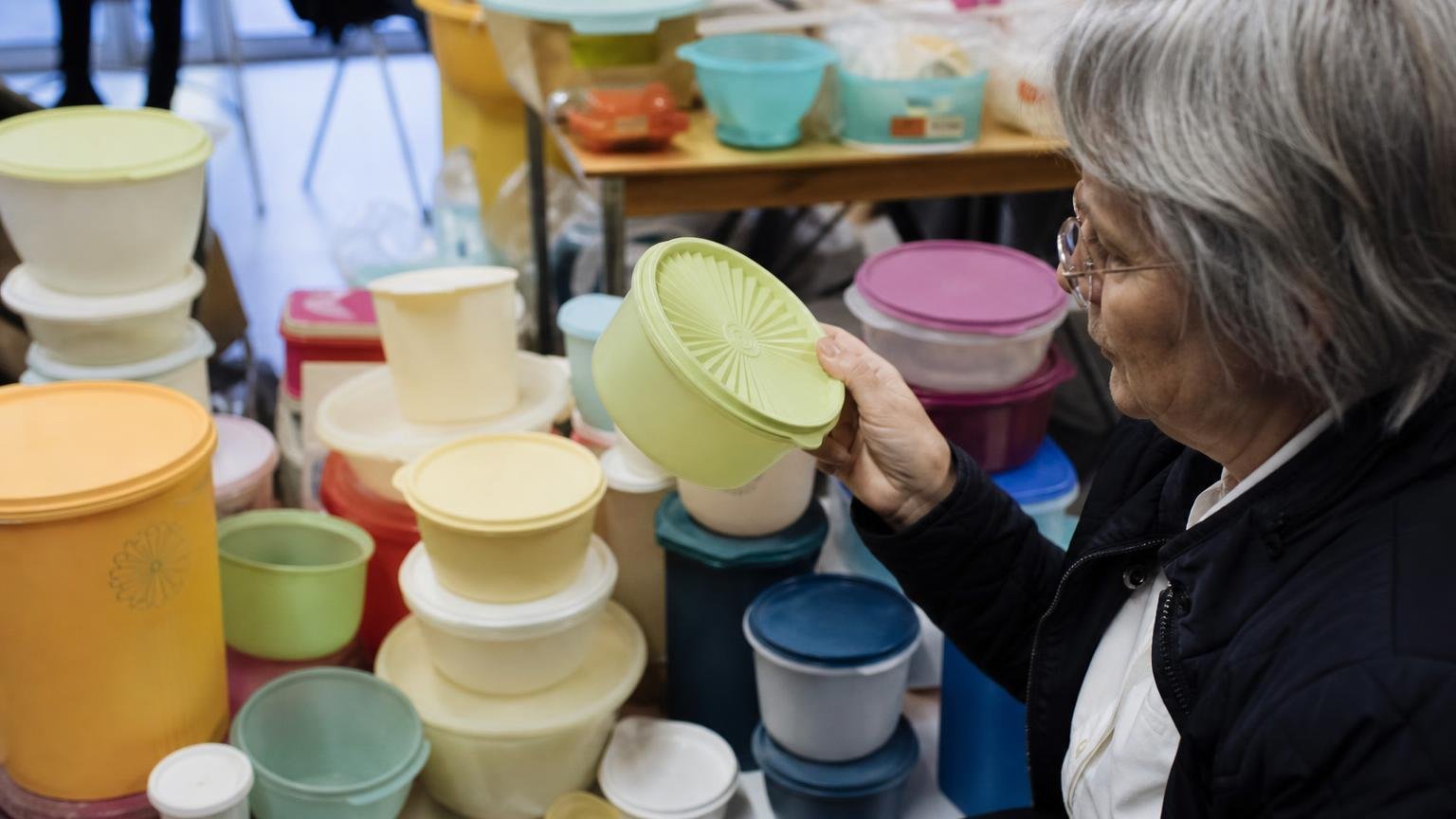 De gamle Tupperware-bøtter i skuffen er blevet eftertragtede: samlerne betaler nu for bestemte farver