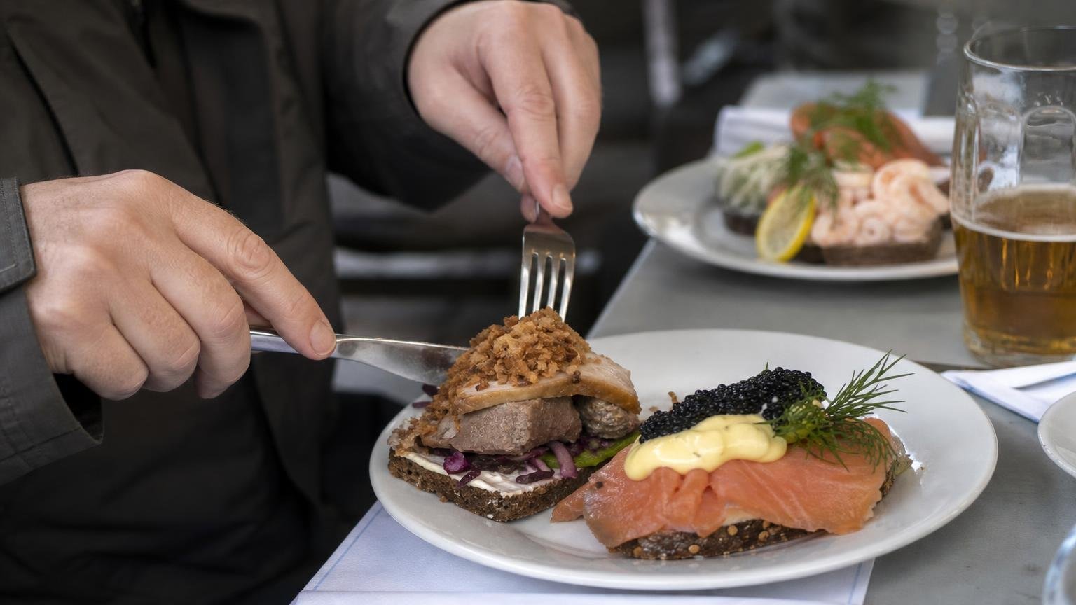 Over 2 millioner danskere spiser smørrebrød hver uge: nu advarer diætisterne mod én bestemt kombination