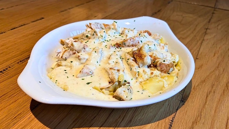 A plate of Chicken Tortelloni Alfredo