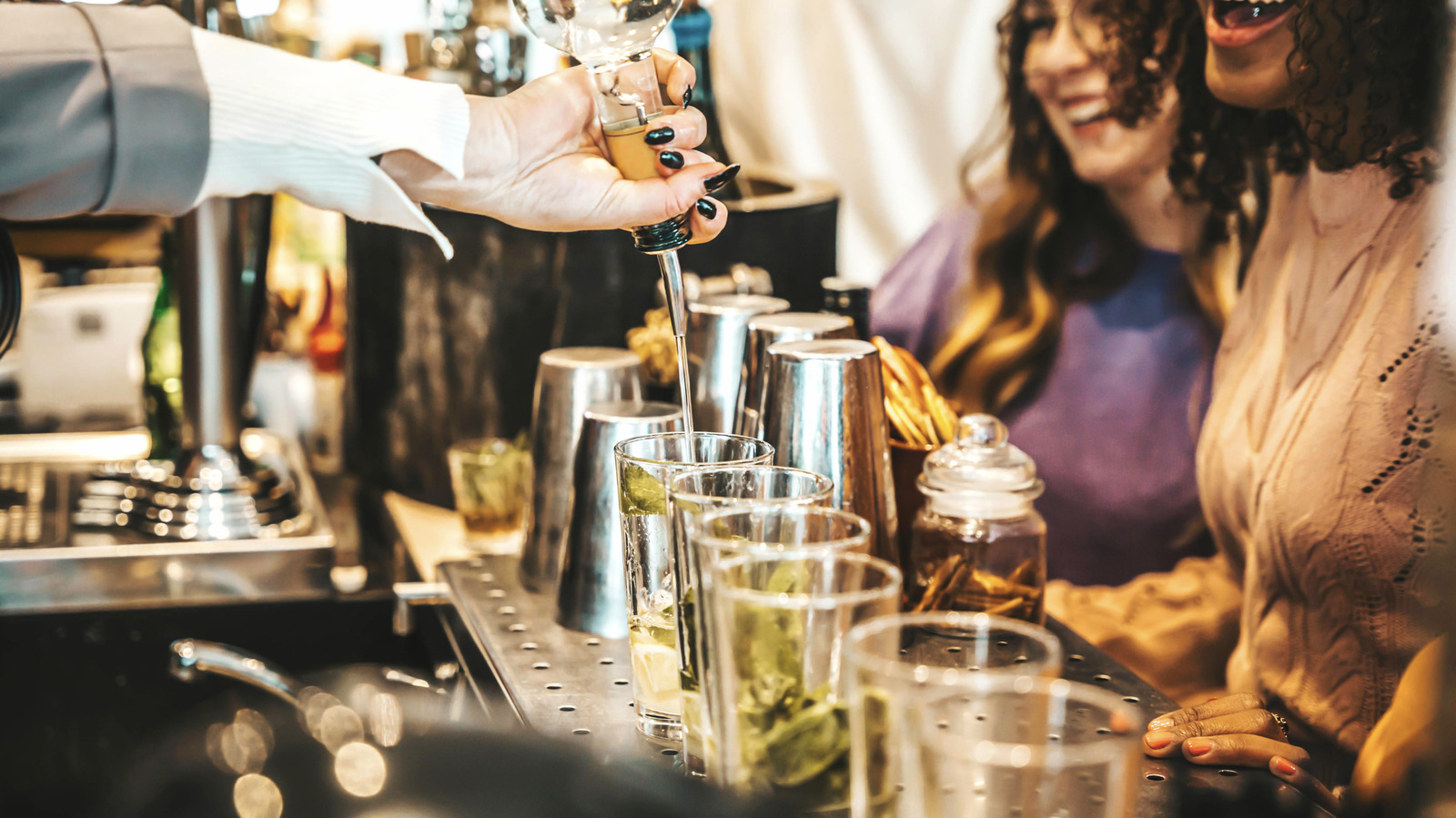 The Customer Behavior Pro Bartenders Are Sick Of Seeing In 2026

