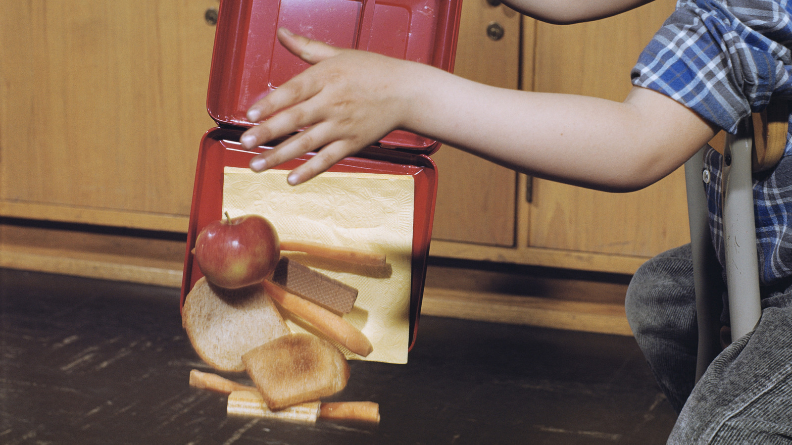 The Nostalgic '50s Lunch That Starts With Canned Tuna And Hot Dog Buns

