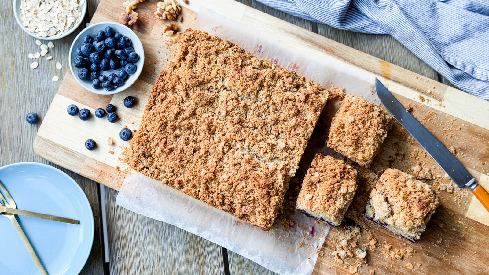 Old-Fashioned Blueberry Crumb Cake Recipe

