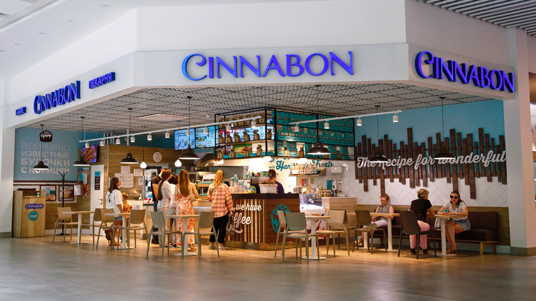Cinnabon in a food court