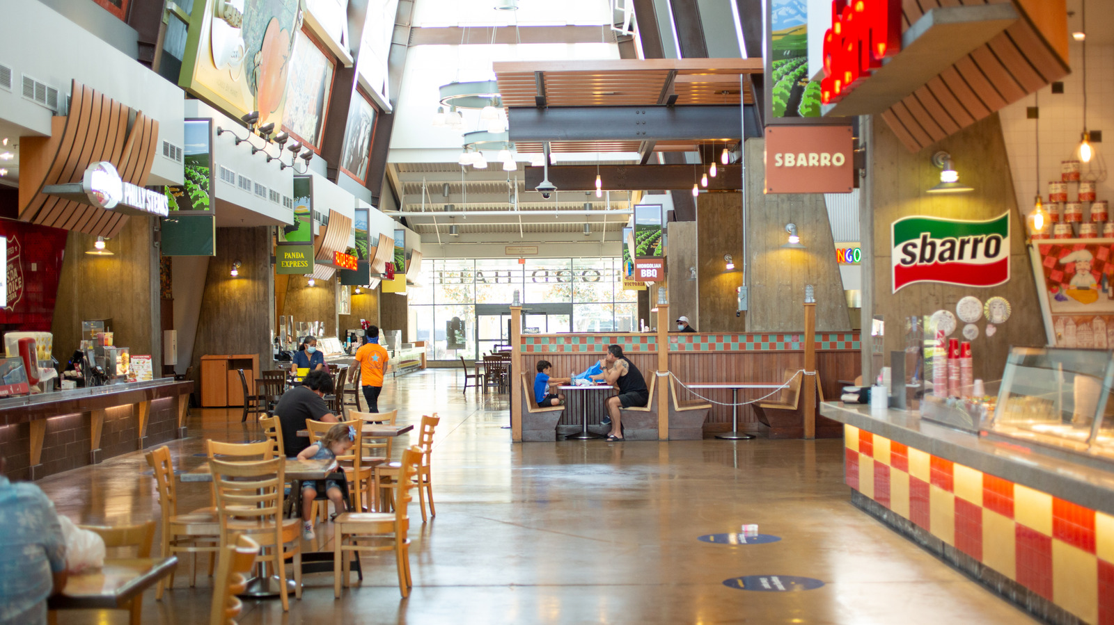 13 Mall Food Court Restaurants Everyone Loved In The '80s

