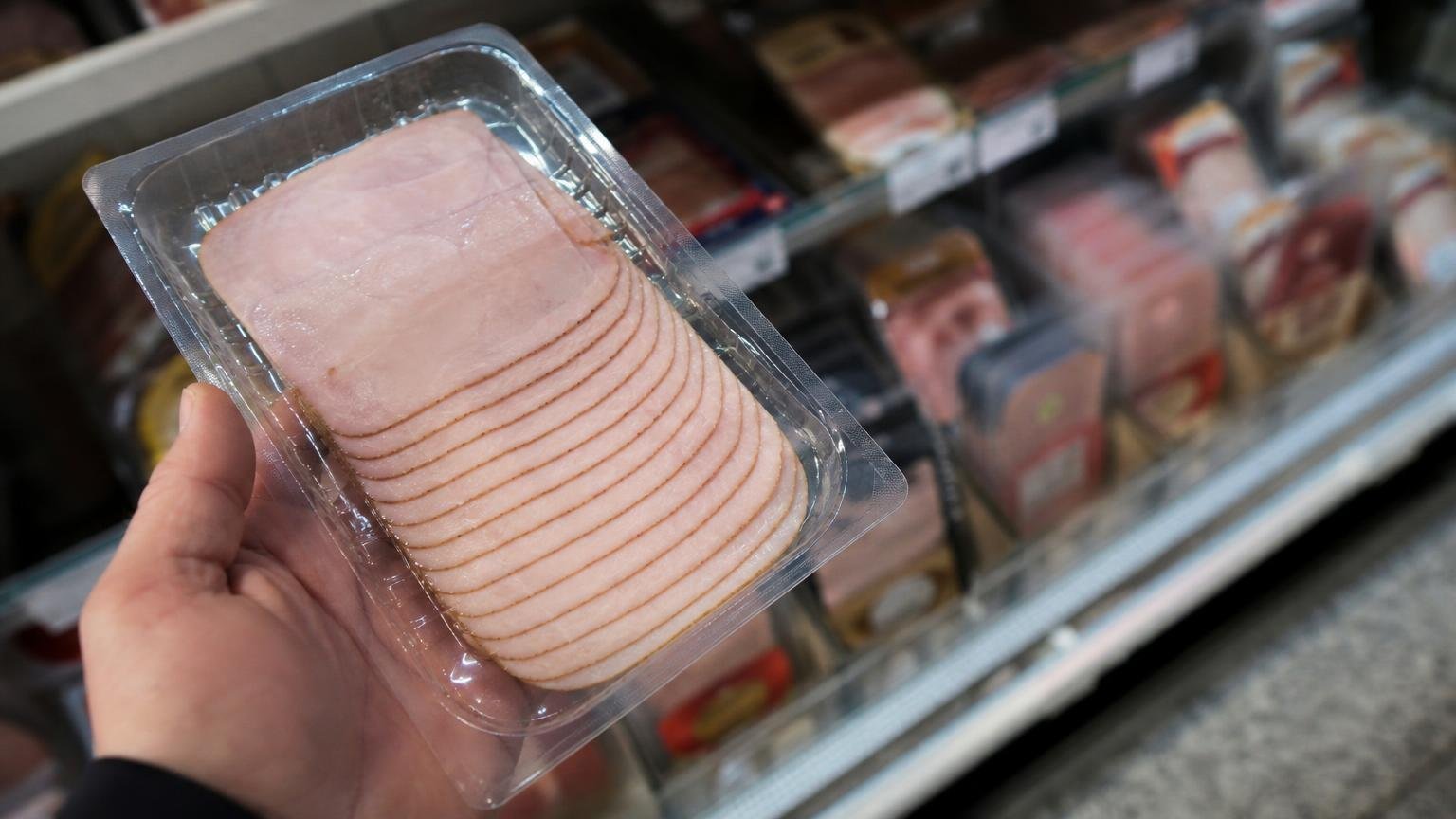 Over 2 millioner danskere køber den samme type pålæg hver uge: diætisterne advarer mod én ting på etiketten